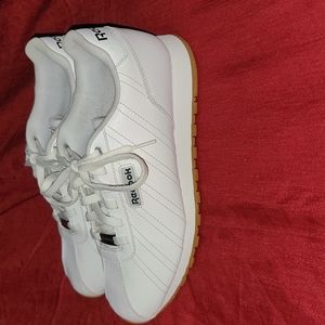 👟🔥👟🔥Womens Reebok CL Xyro 2 White Leather Sneaker 🔥👟🔥👟 Size: 9